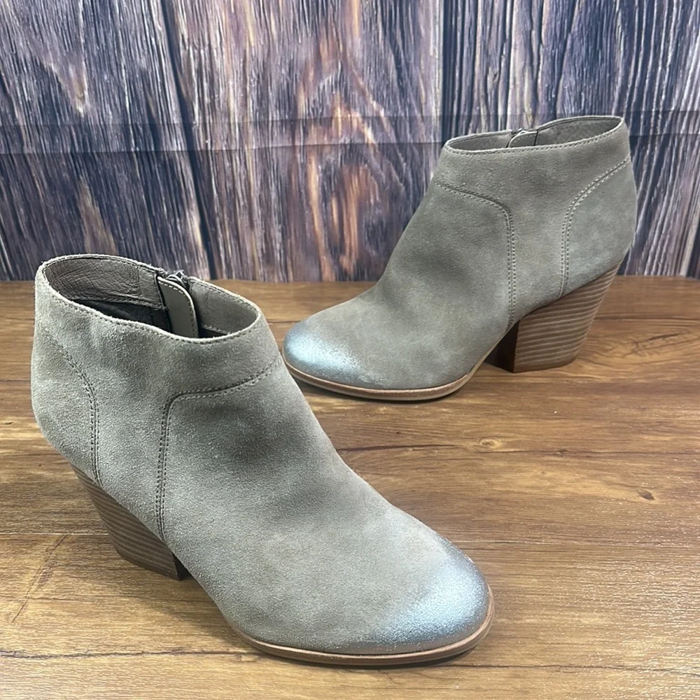 Isola Leandra Stone Suede Booties Tan w/ Silver size 8.5